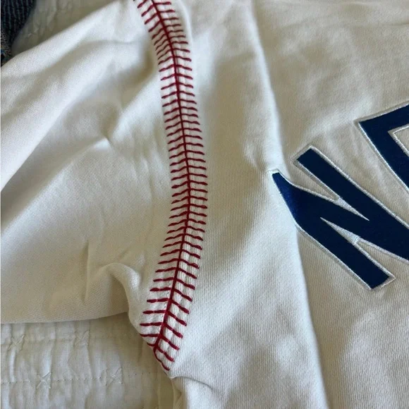 New York Yankees Pullover - Picture 3 of 5